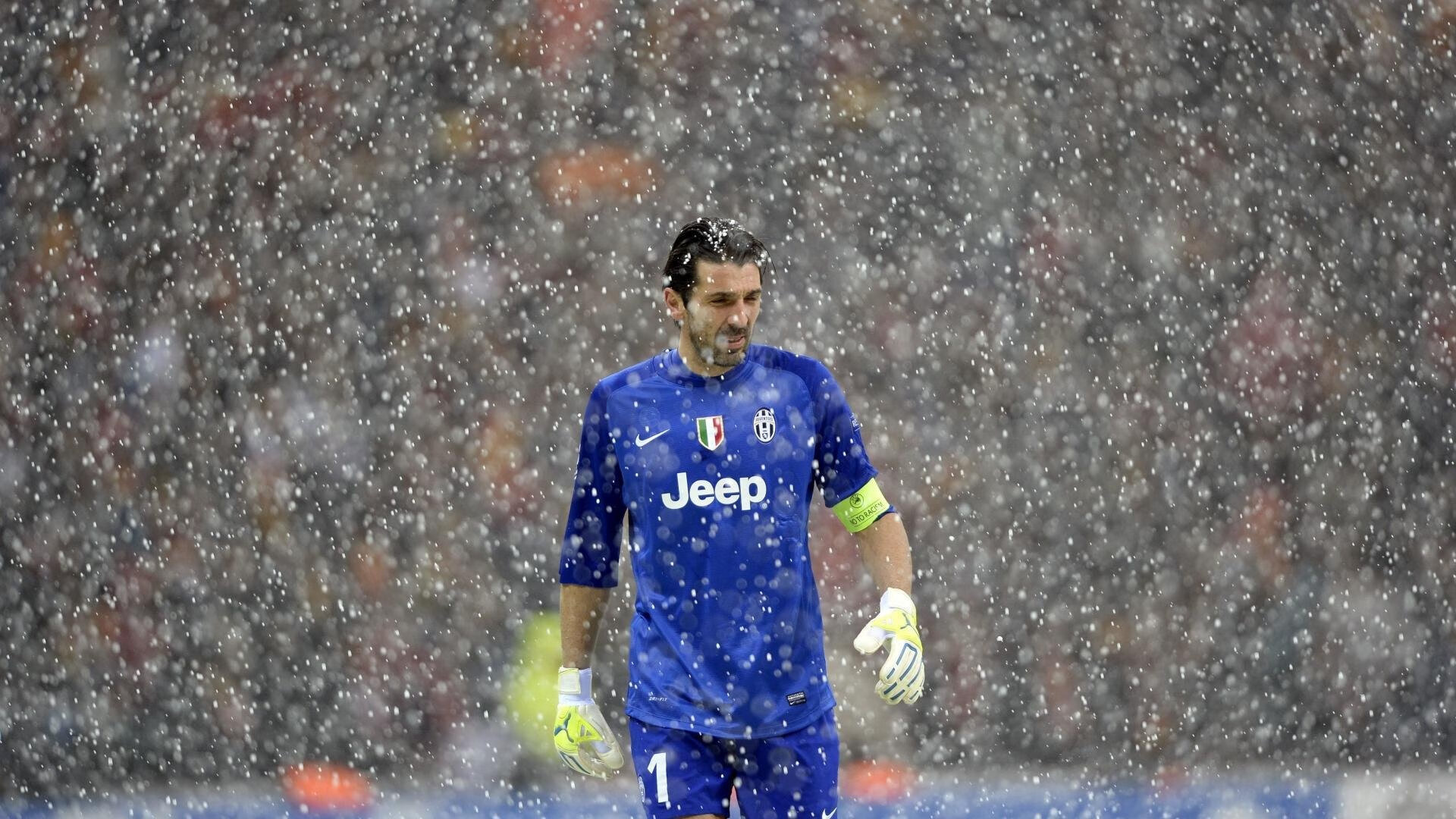 切尔西小范围配合成功破解密集防守，切尔西打法